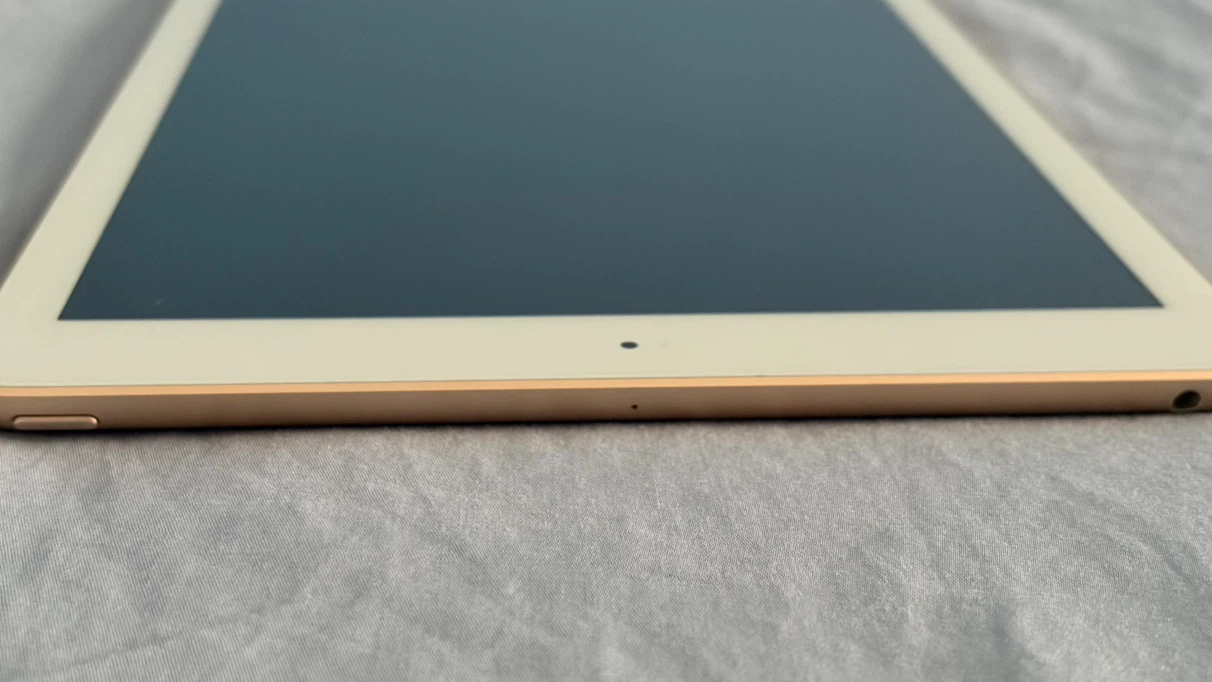 Apple iPad 5th Generation - photo 4