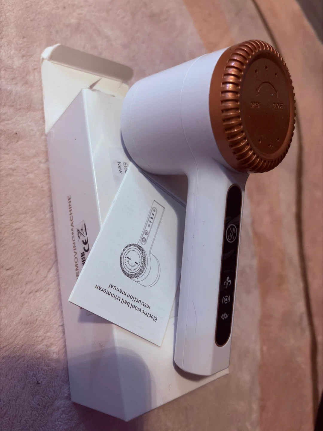White Electric Fabric Shaver/Lint Remover - photo 2