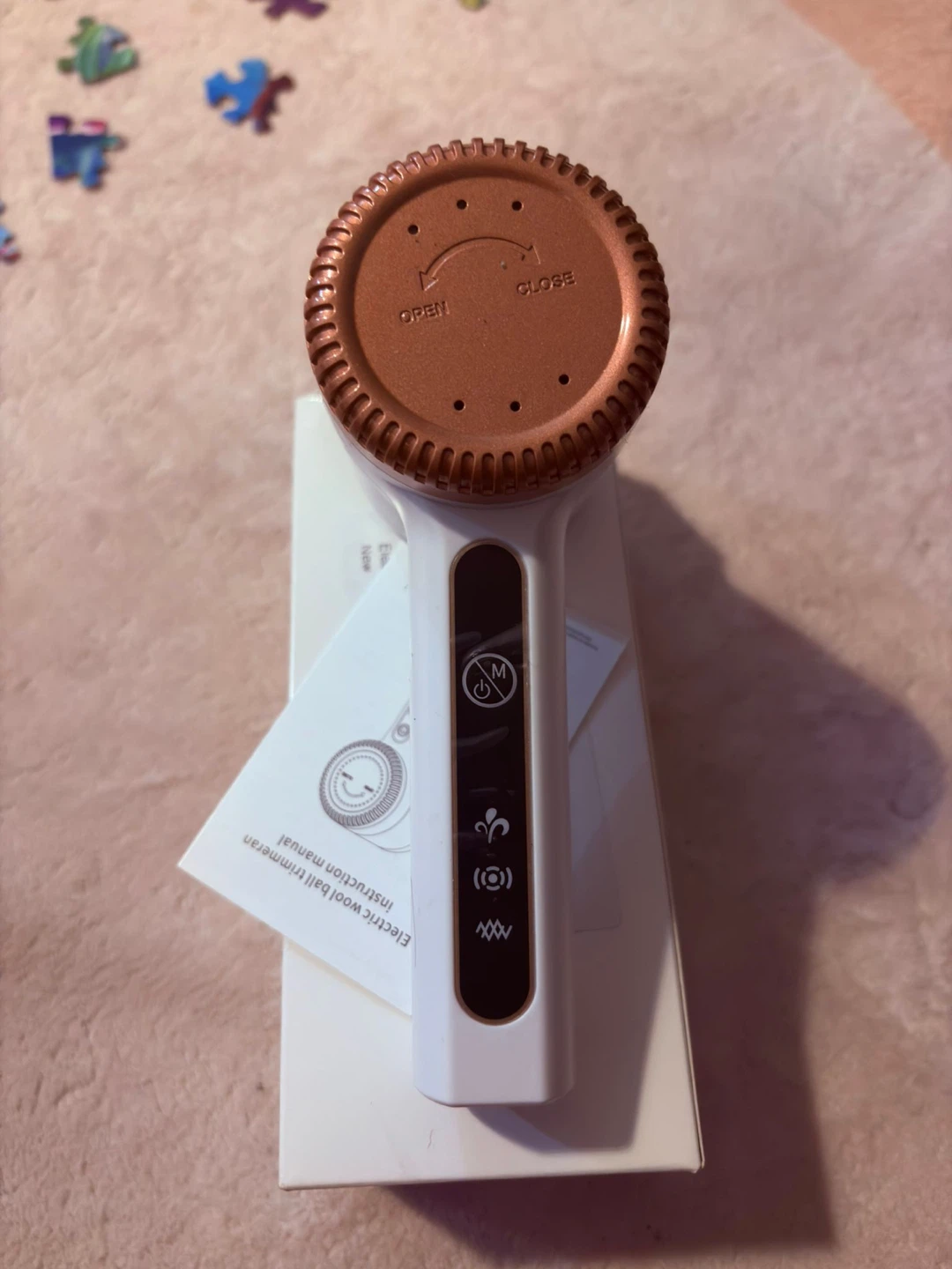 White Electric Fabric Shaver/Lint Remover - photo 3