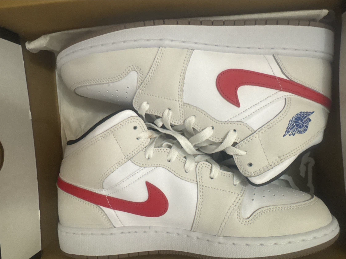 Air Jordan 1 Mid SE Sneakers - Size 7Y