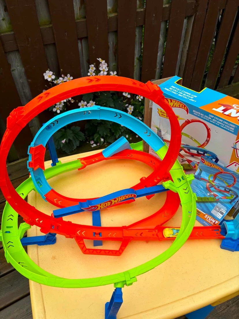 Hot Wheels Stunt Tracks