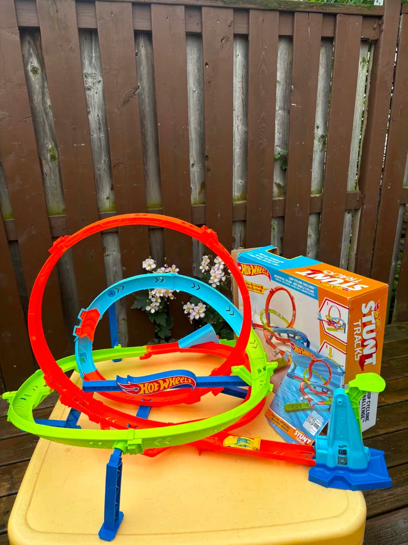 Hot Wheels Stunt Tracks - photo 2