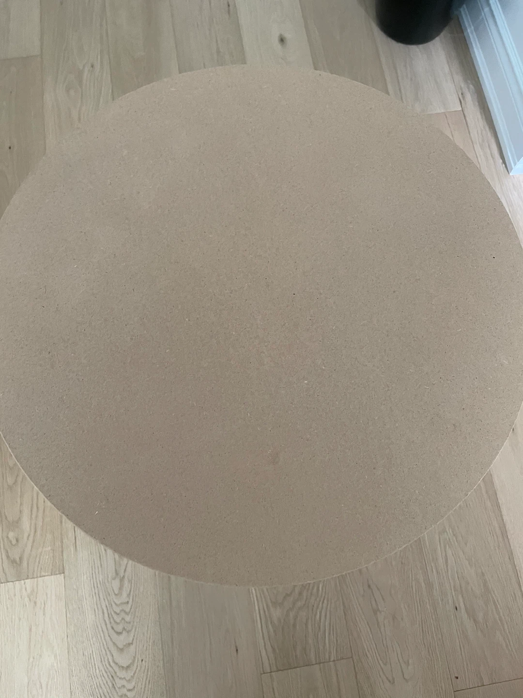 Round Side Table with Wooden Legs - photo 2