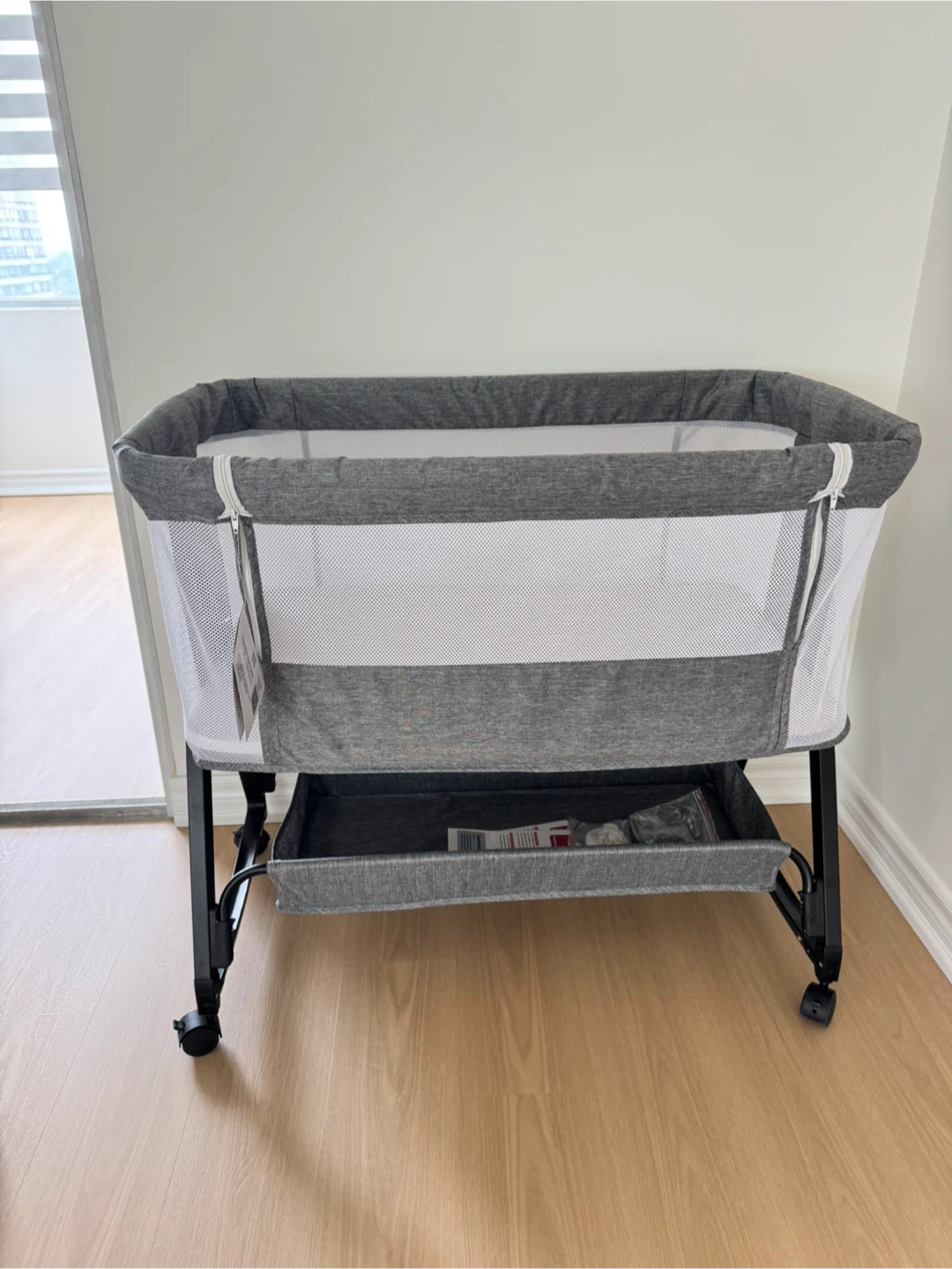 Brand new Grey Bassinet with Mesh Sides - photo 2