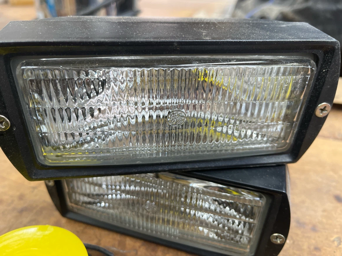 Pair of Driving Lights with Wiring Kit - photo 2