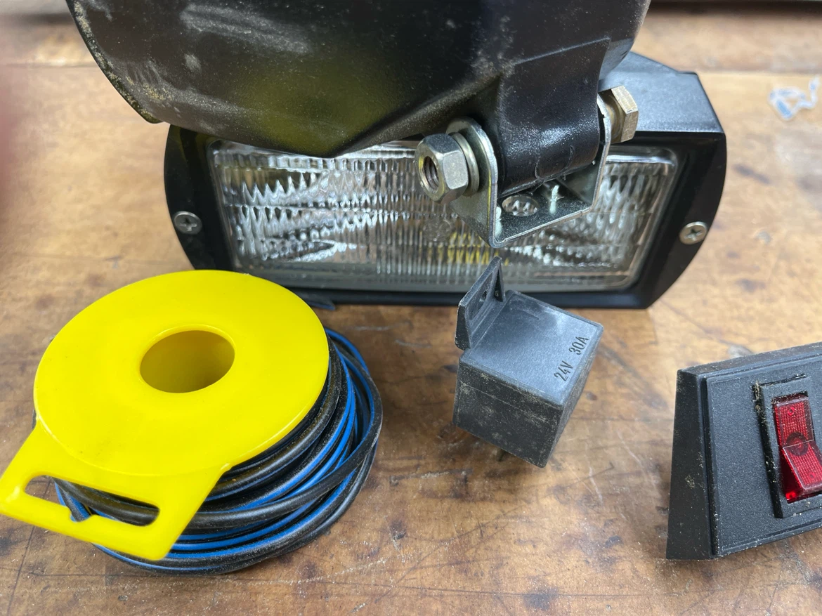 Pair of Driving Lights with Wiring Kit - photo 4