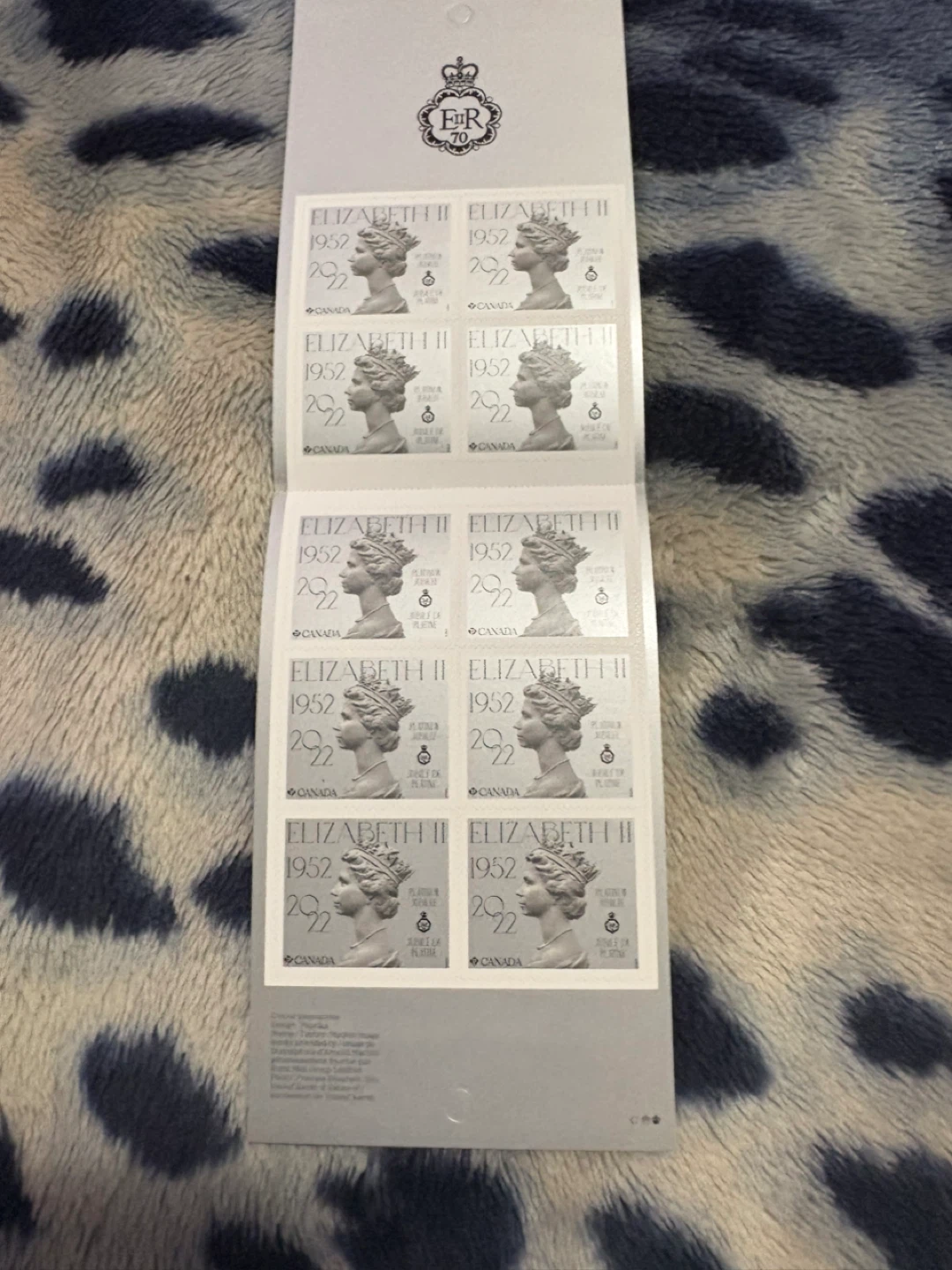 Canada Post Queen Elizabeth II Platinum Jubilee Stamp Booklet - photo 2