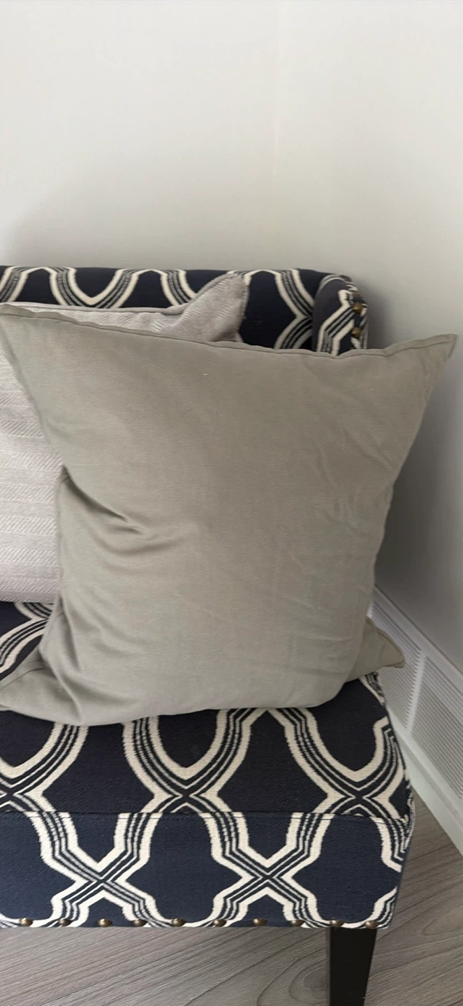 Grey decorative pillows - photo 2