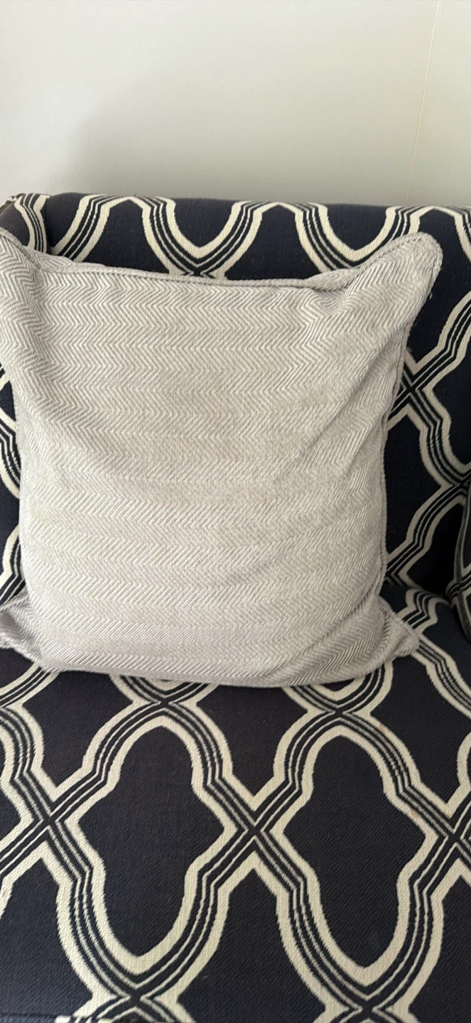 Grey decorative pillows - photo 3