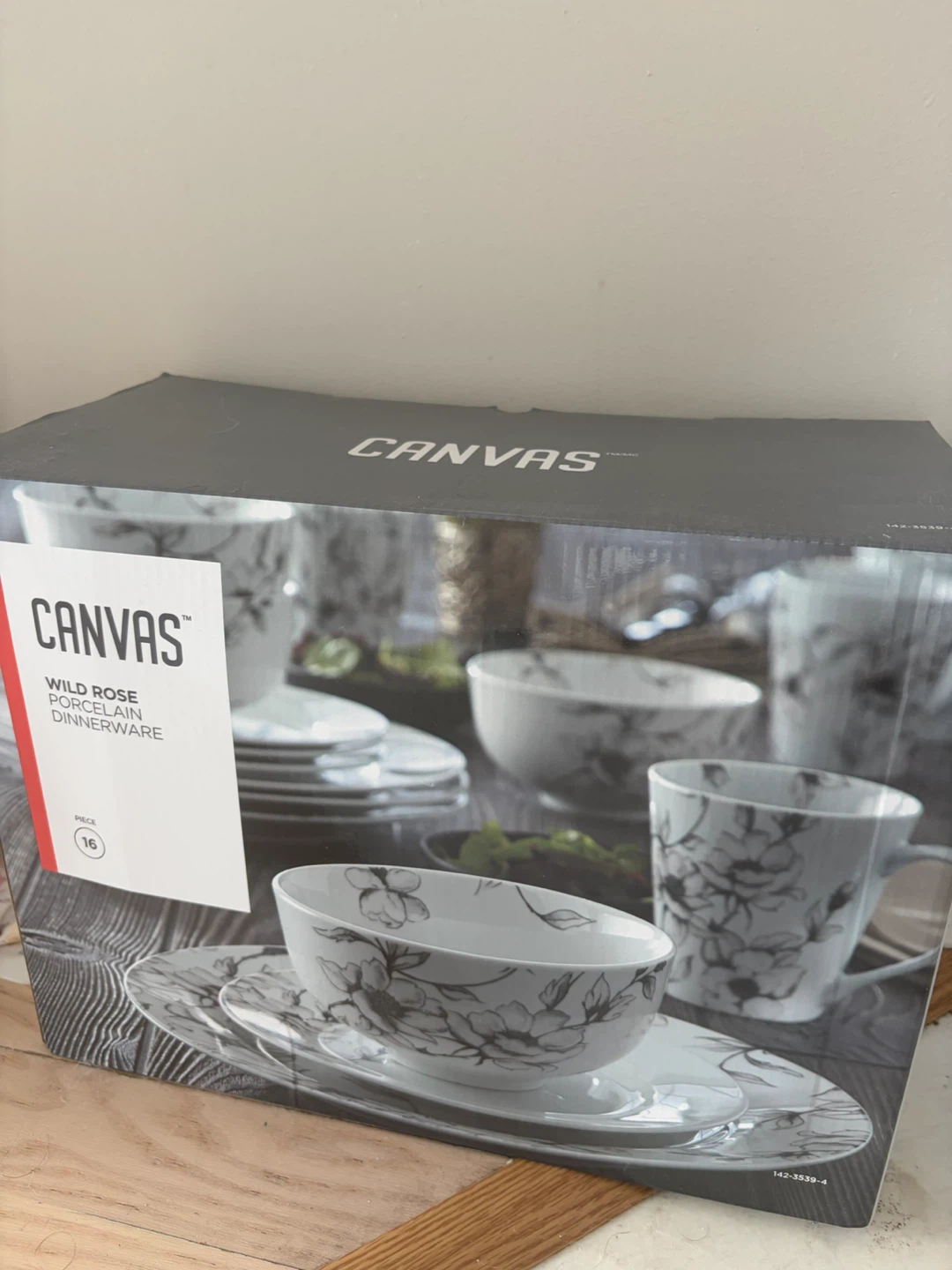 Brand new porcelain dinnerware