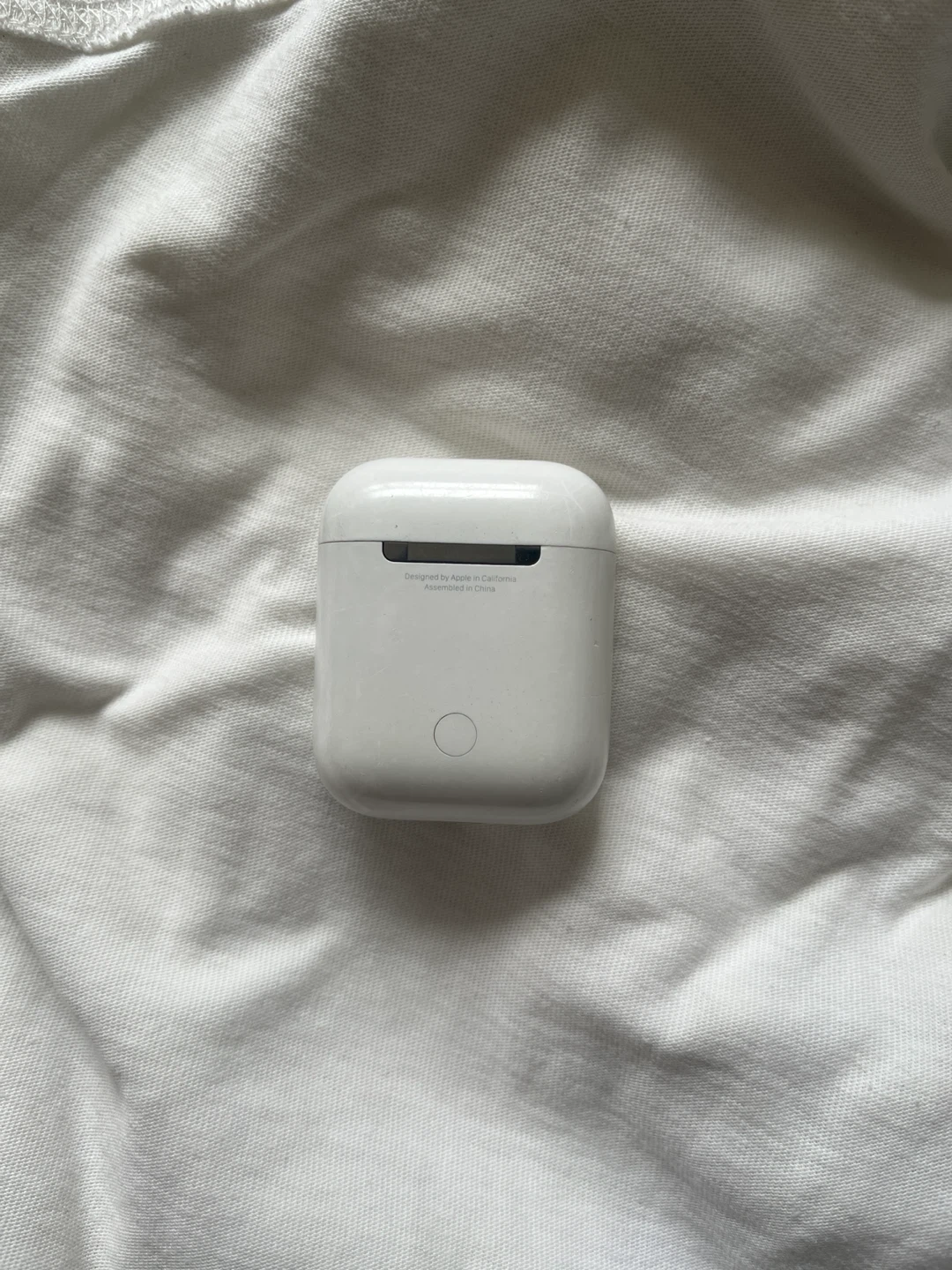 Right apple AirPod with charging case - photo 3