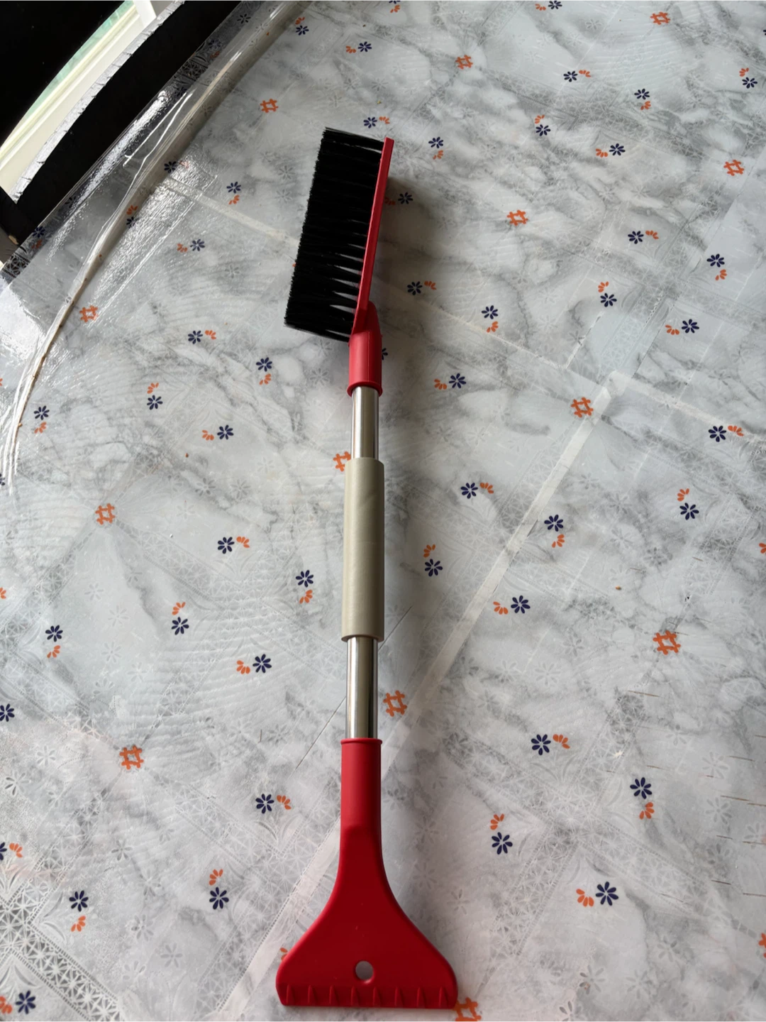 2-in-1 Car Snow Brush & Ice Scraper – Red - photo 2