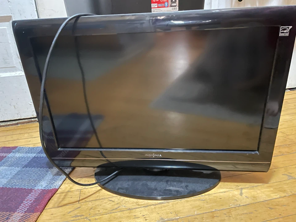 26” Insignia LCD TV Model NS-L26D-10A