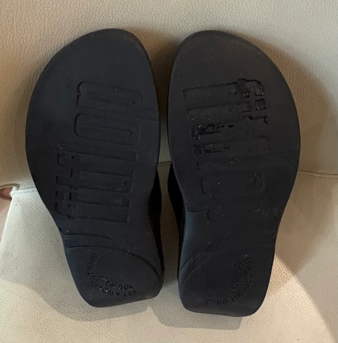 FitFlop Electra Black Sequin Thong Sandals Women's Size US 6 - photo 2