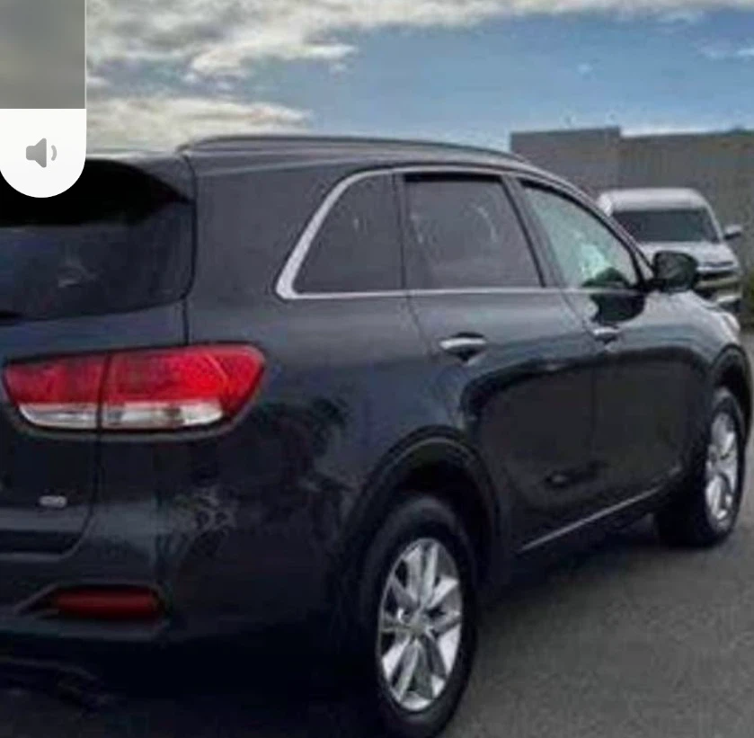 Dark Grey Kia Sorento SUV - photo 4