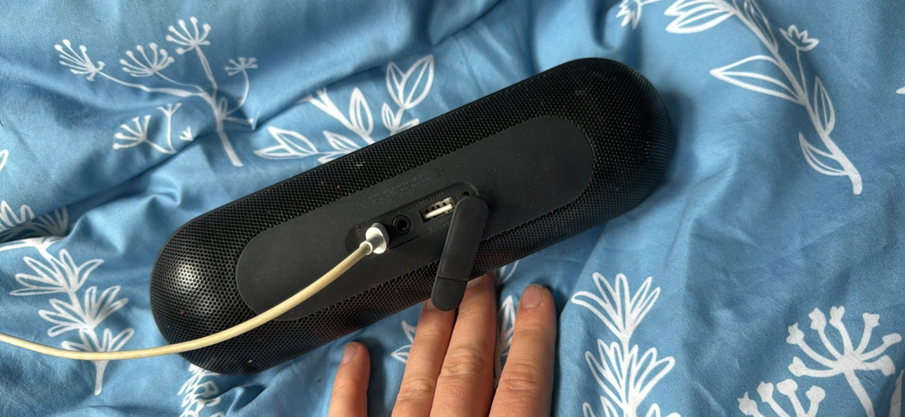 Beats Pill+ Portable Speaker - photo 4