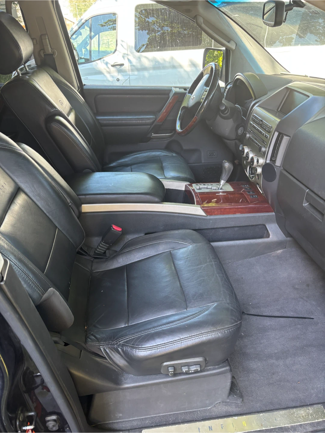 Infiniti QX56 SUV - photo 5