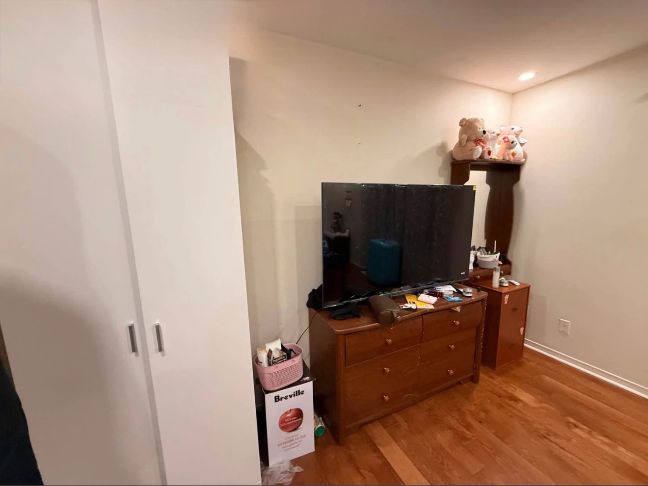 Master bedroom with half attached washroom