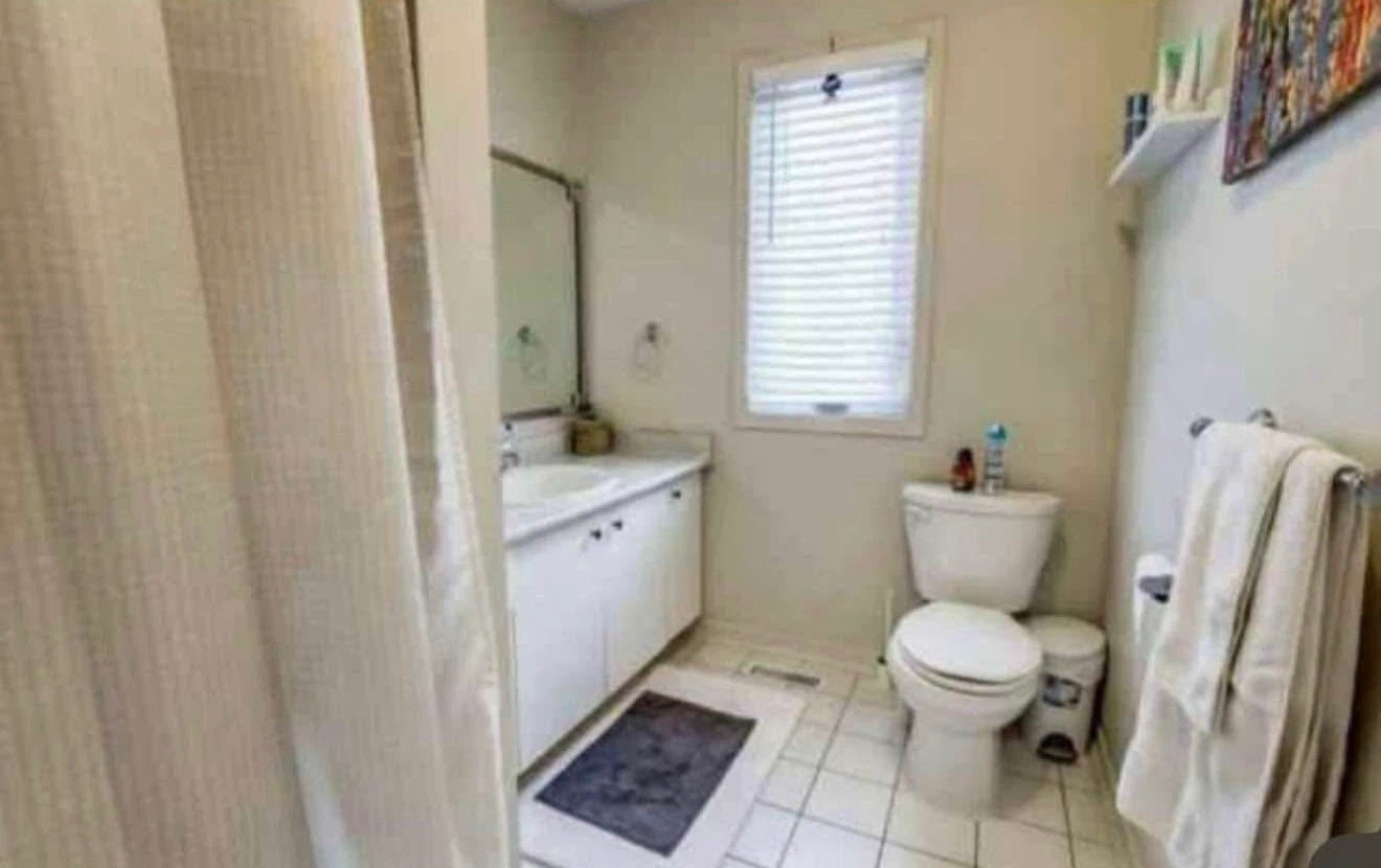 Master bedroom with half attached washroom - photo 5