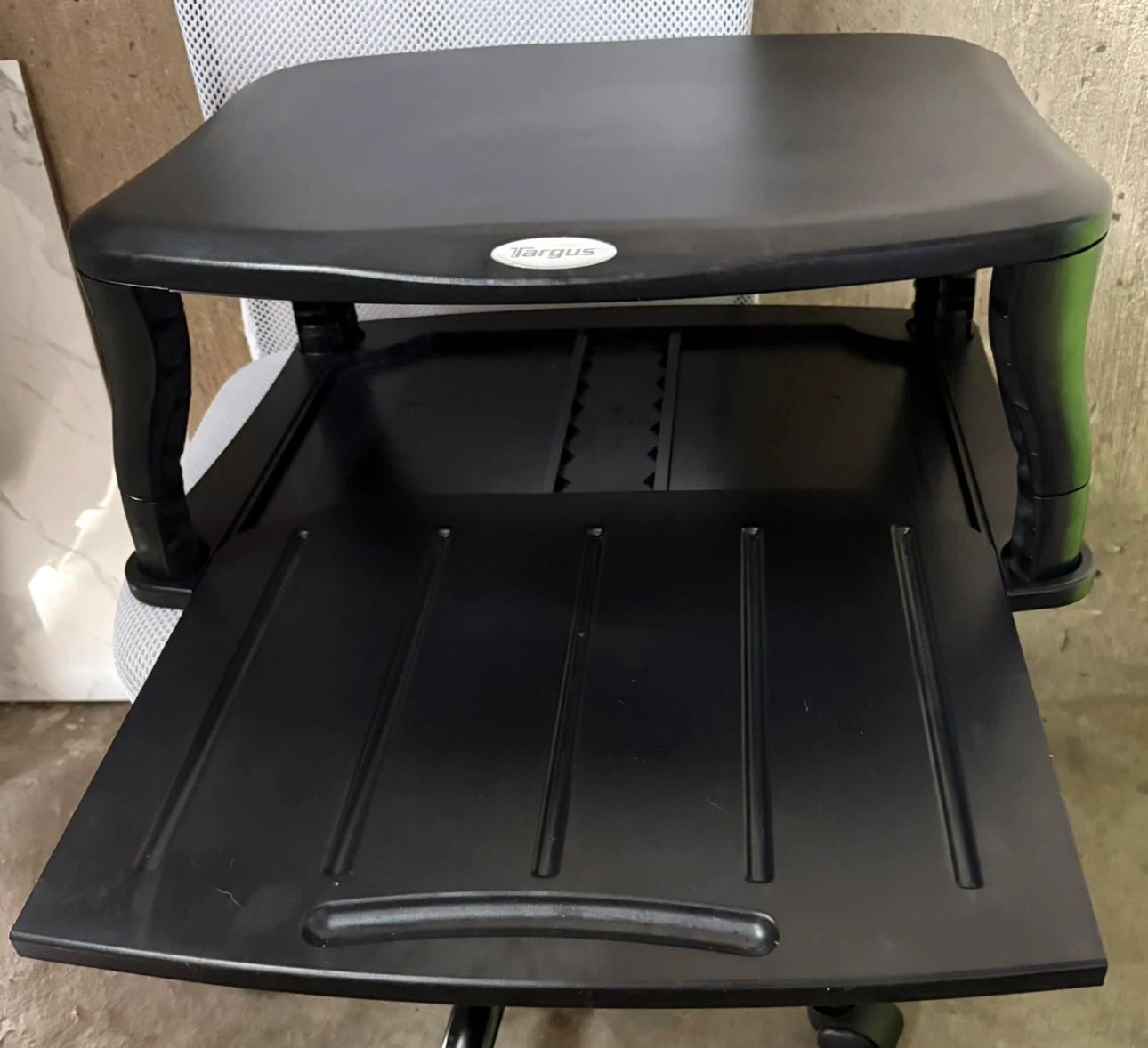 Targus Universal Monitor Stand - photo 3