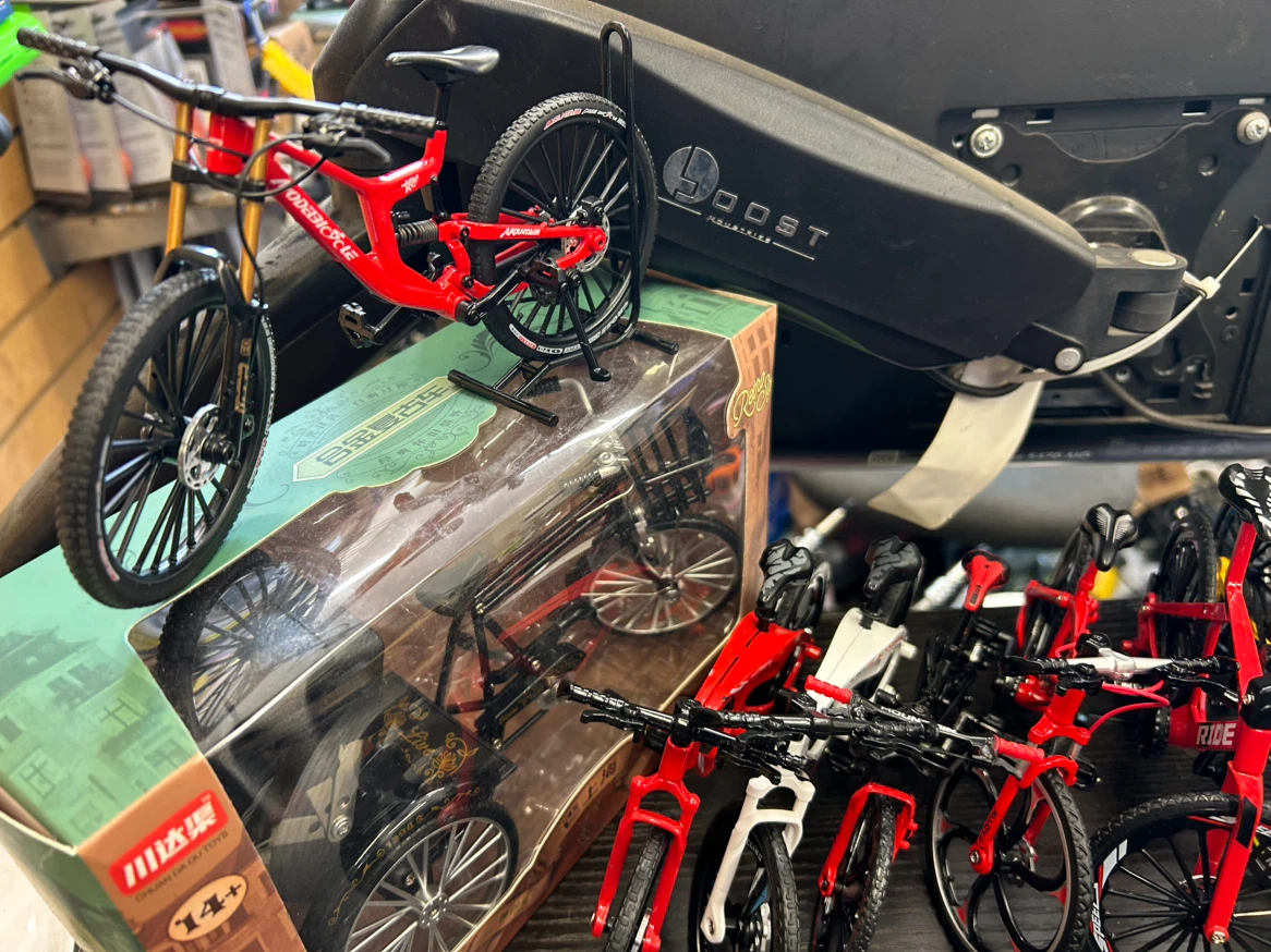 Die-Cast Assorted Miniature Bicycle Models - photo 2