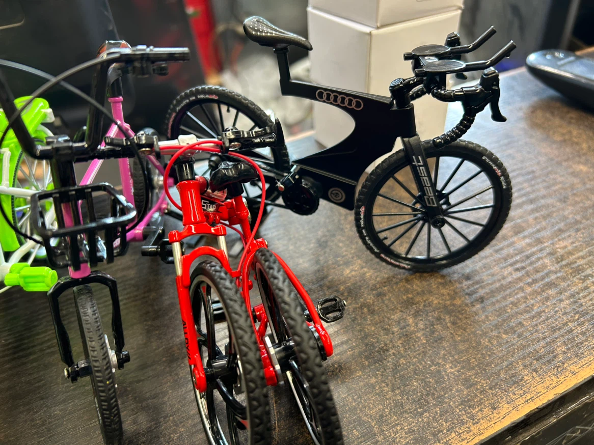 Die-Cast Assorted Miniature Bicycle Models - photo 3
