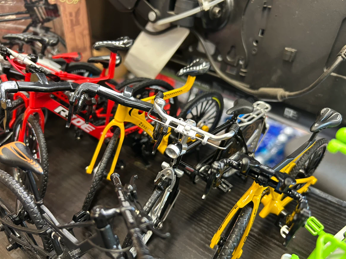 Die-Cast Assorted Miniature Bicycle Models - photo 5