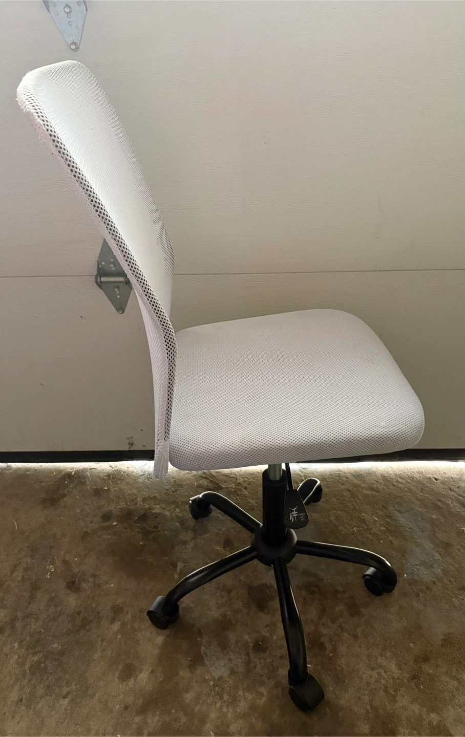 White Mesh Ergonomic Office Chair - photo 4