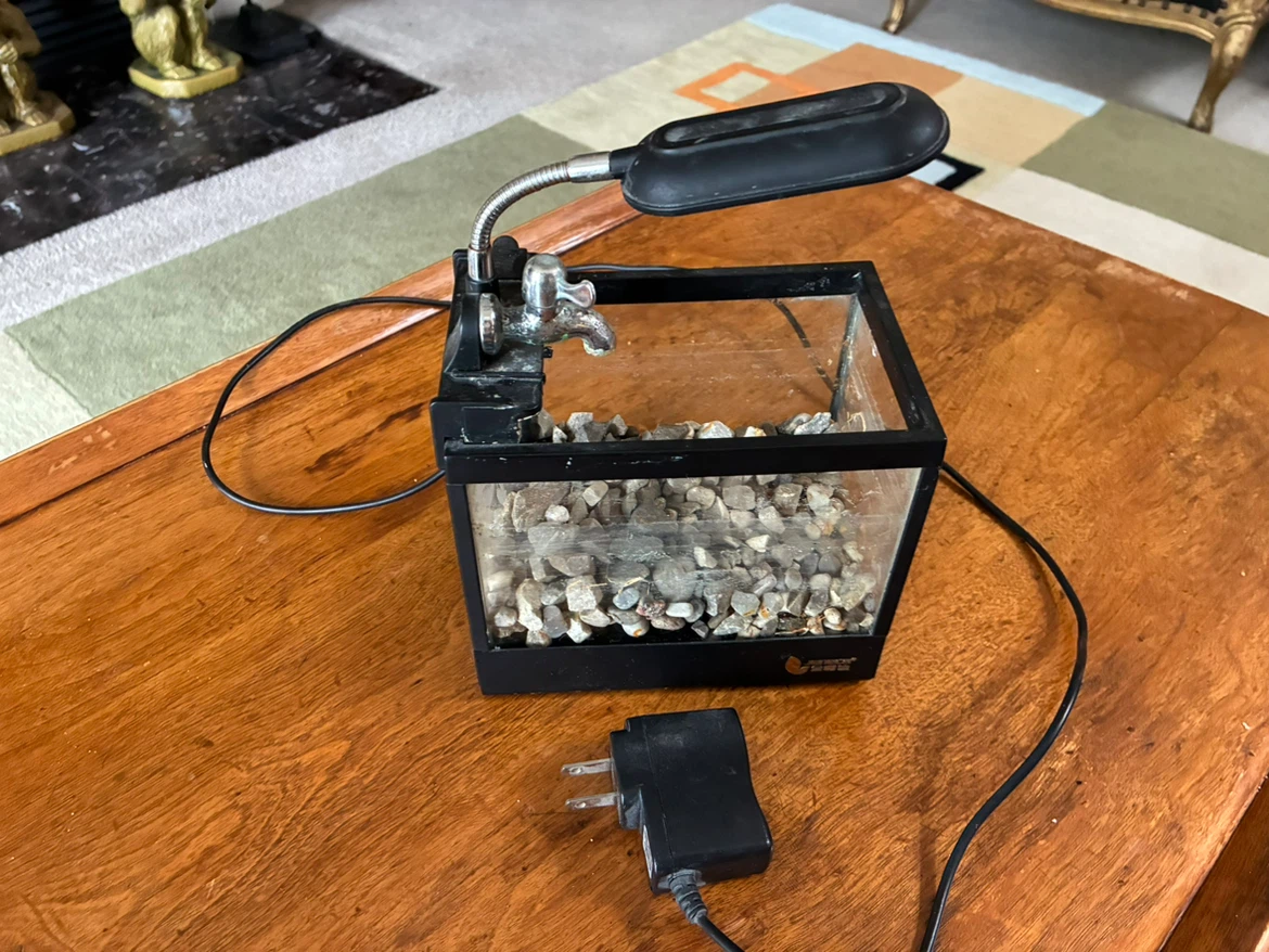 $8  JENECA mini desktop aquarium light as is Donlands O'Connor