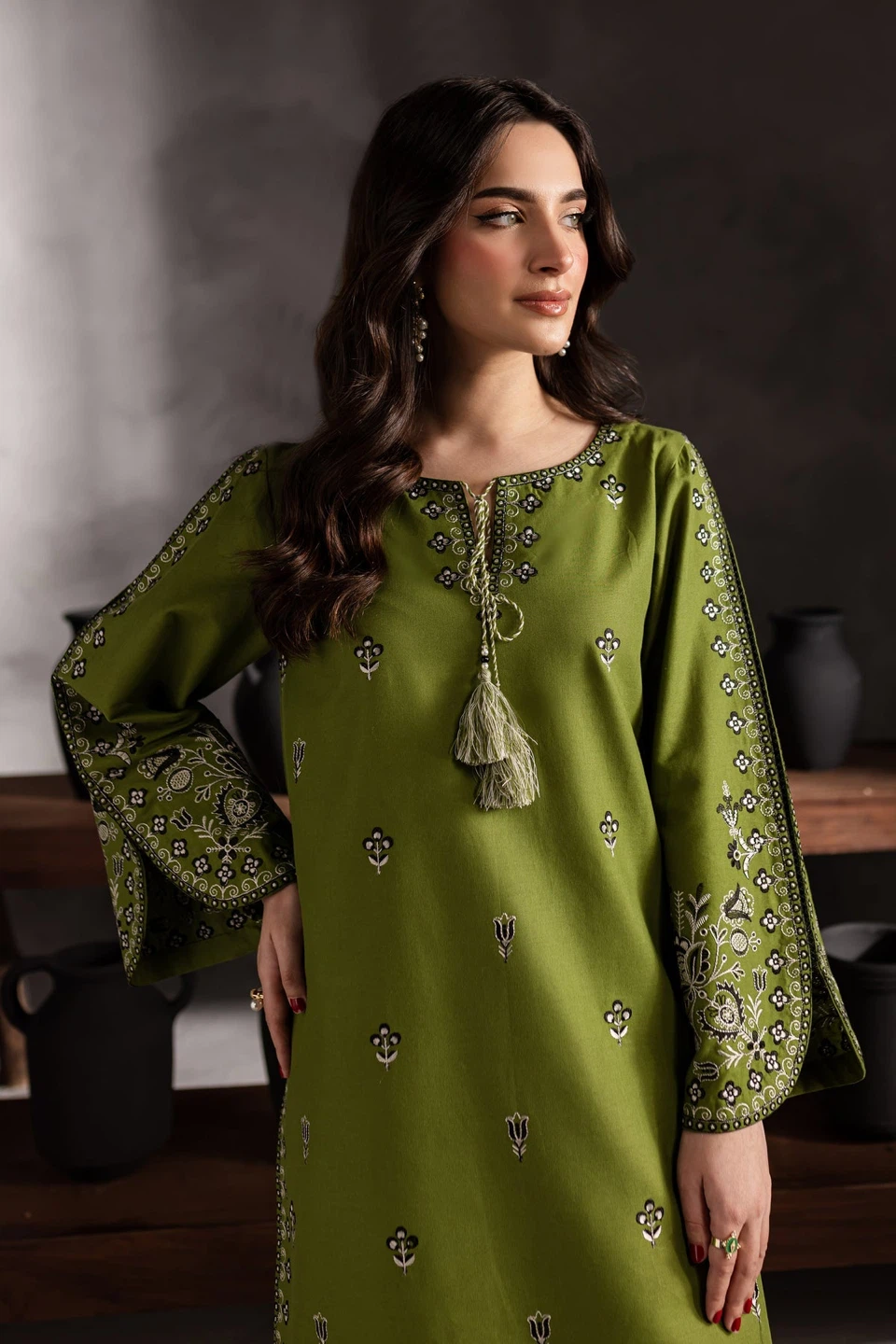 Women's Green Embroidered Kurti and Pants Set - photo 2