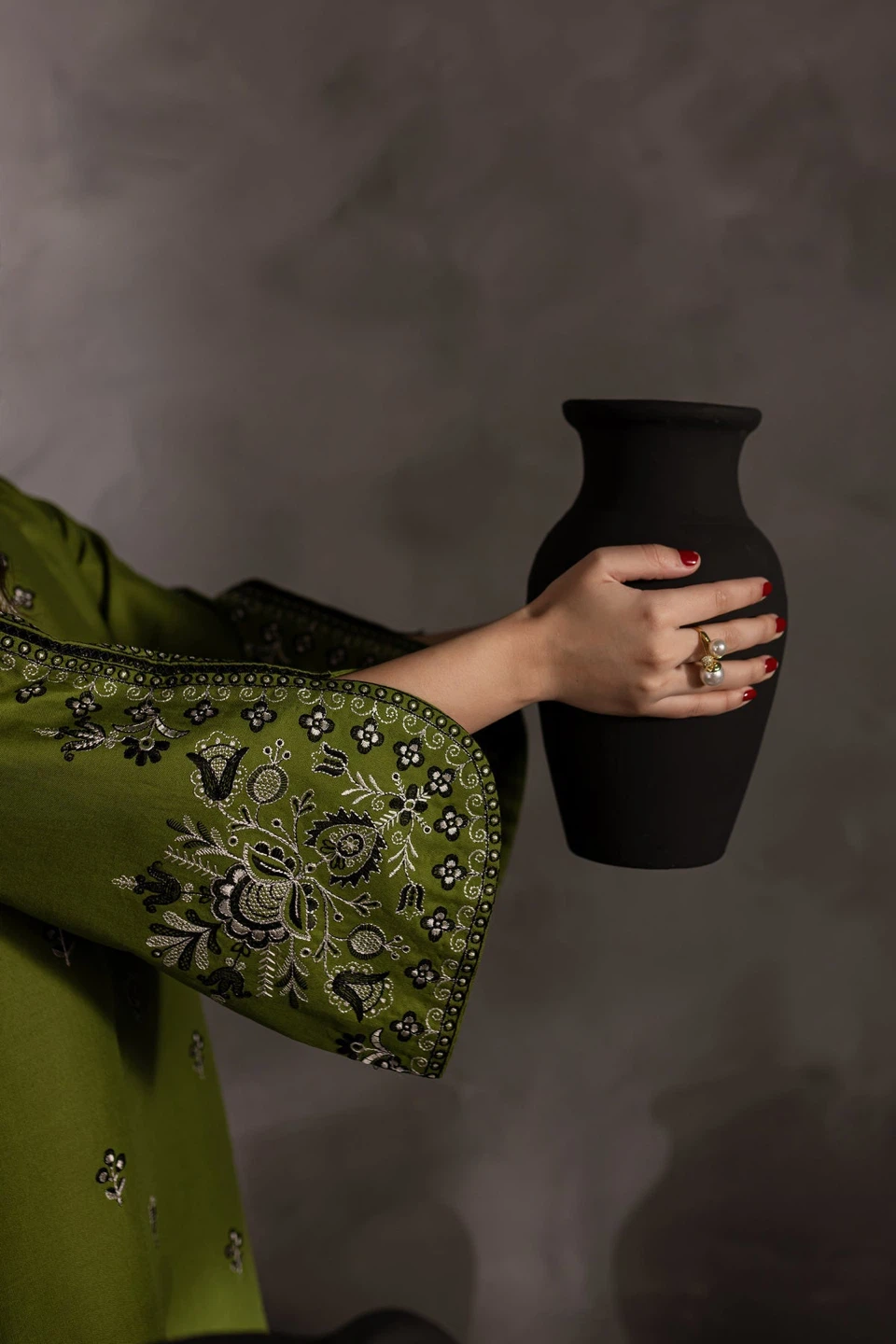 Women's Green Embroidered Kurti and Pants Set - photo 3