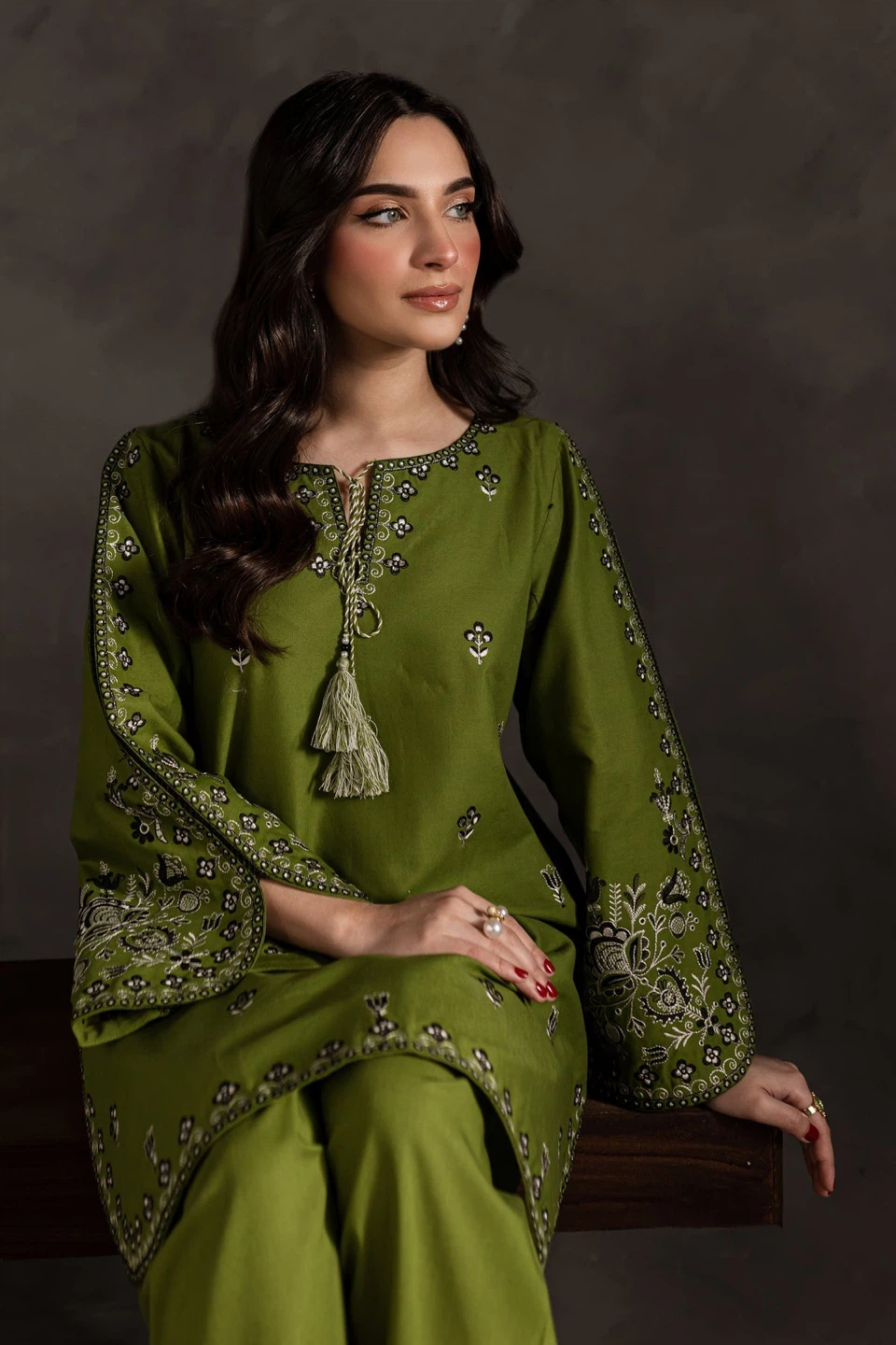 Women's Green Embroidered Kurti and Pants Set - photo 4