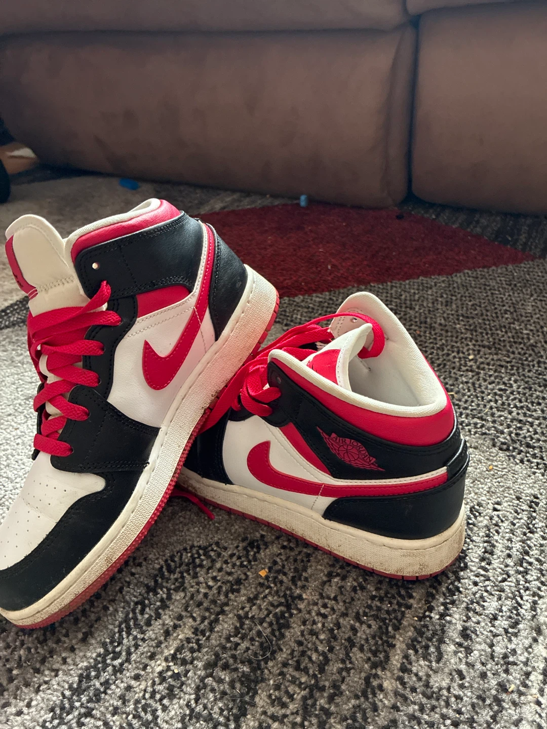 Nike Dunk High Black/Red/White – Size 5.5Y