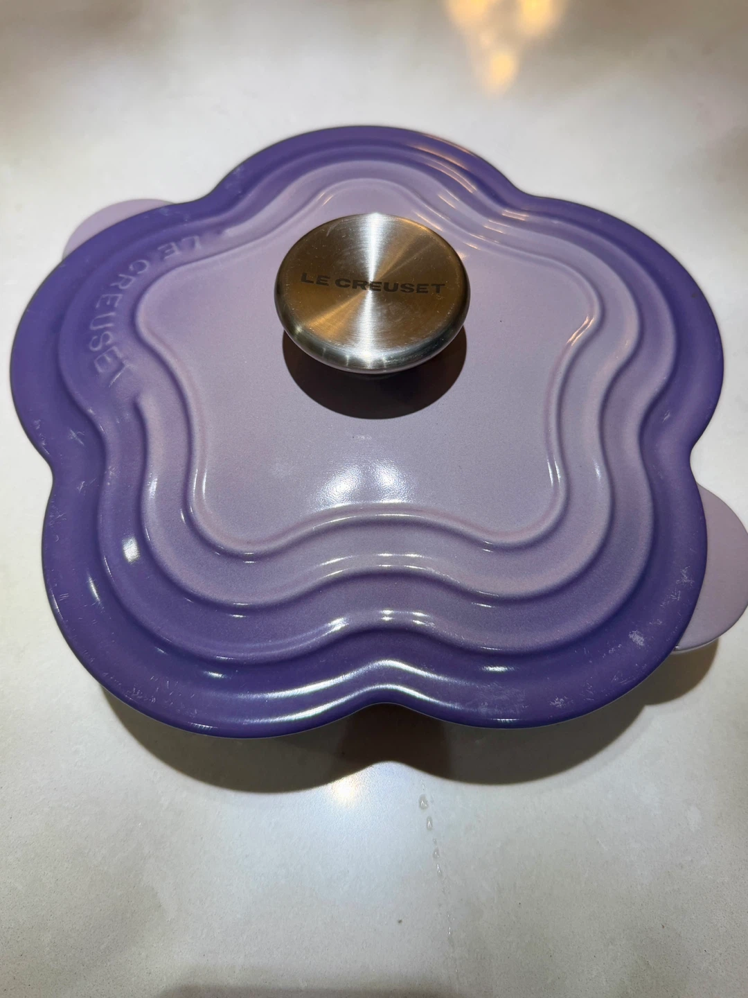 Le Creuset Flower Cocotte 20cm – Lavender Purple