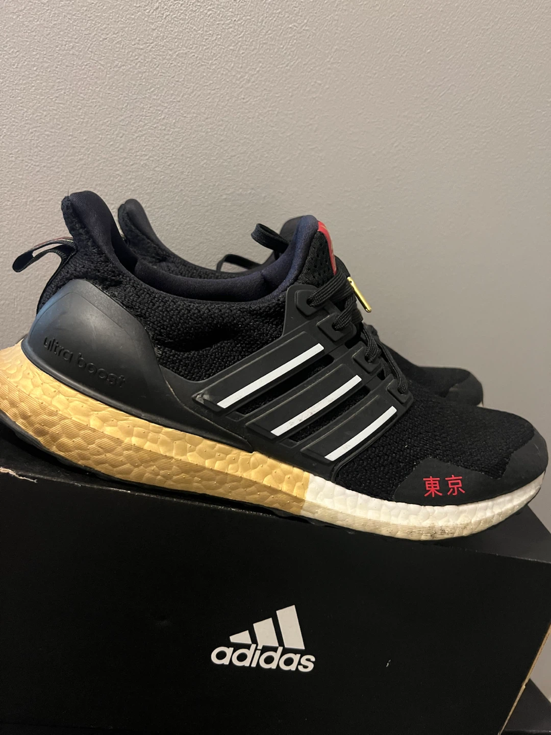 Mens Sz 9 Adidas Ultraboost Black Gold Running Shoes