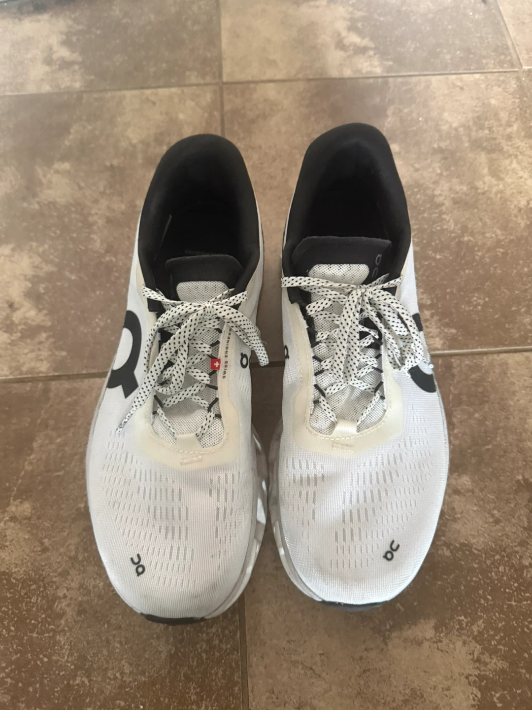 On Cloud Running Shoes  us9.5 - photo 2