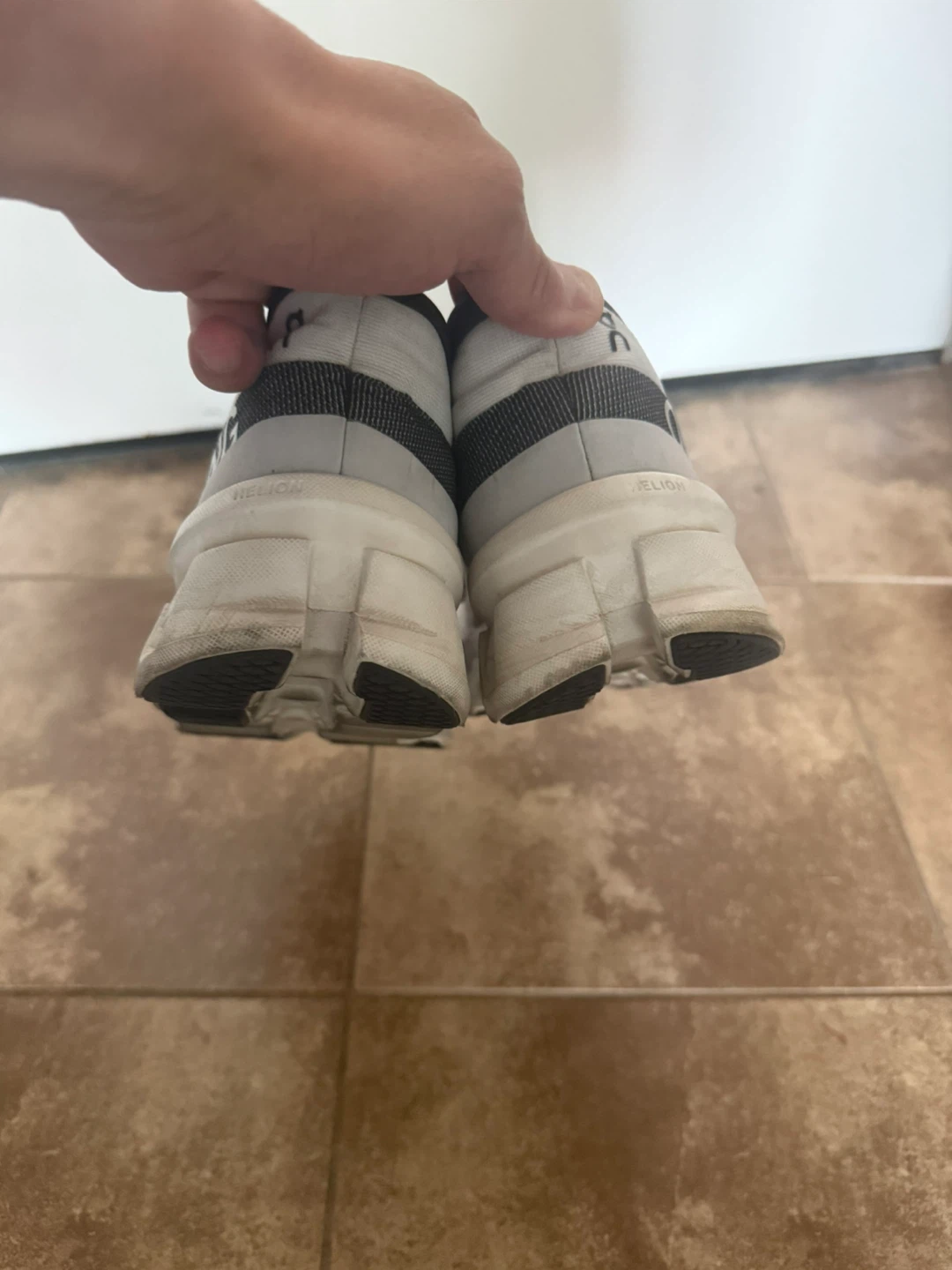 On Cloud Running Shoes  us9.5 - photo 3