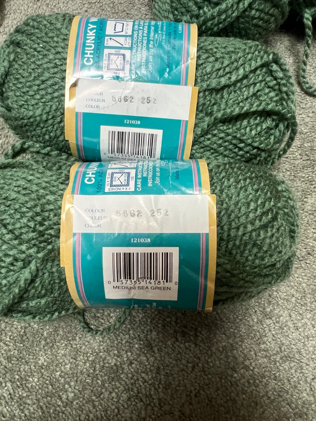7+ Skeins of Bernat Softee Chunky Yarn - Sea Green - photo 5