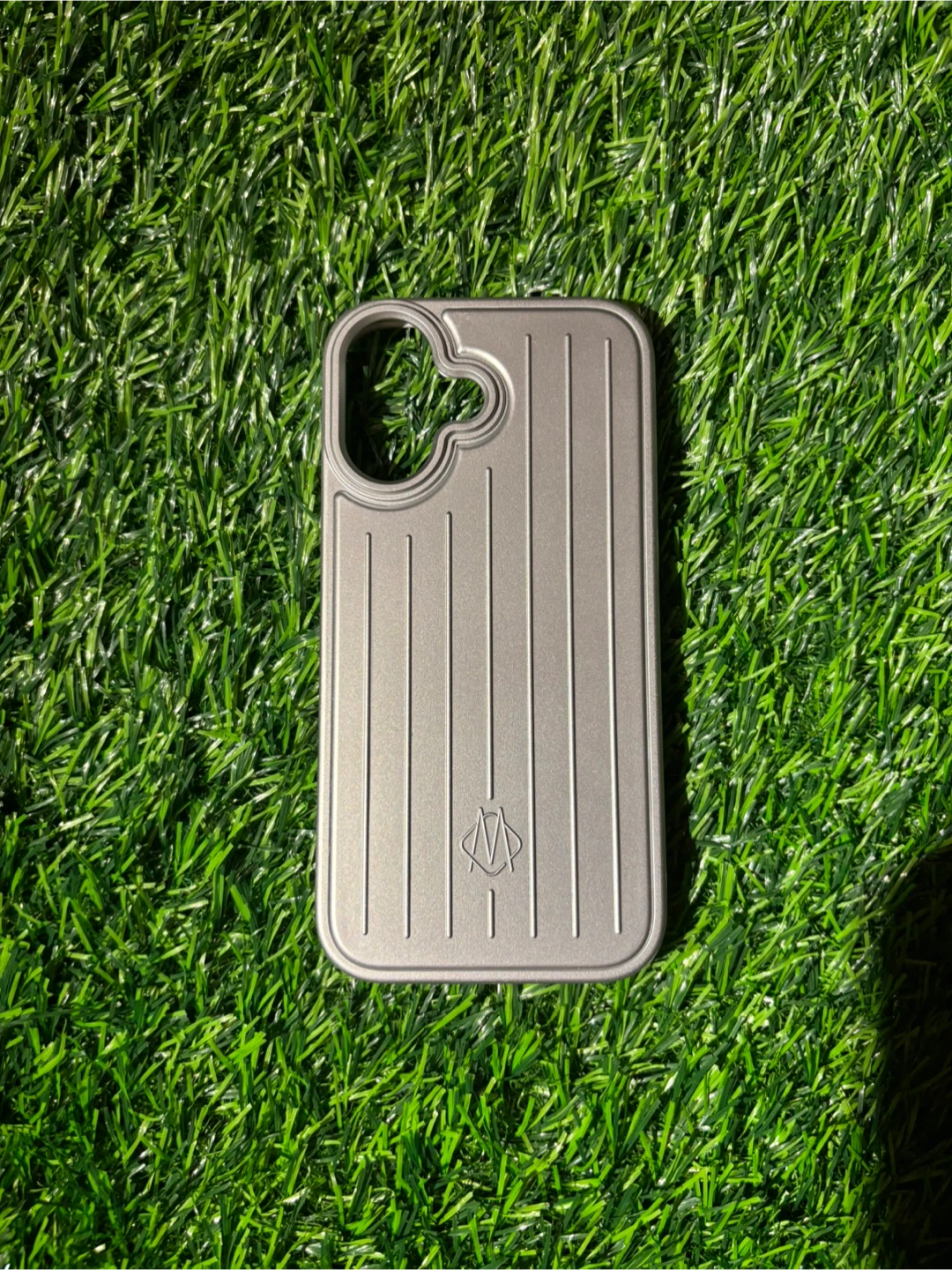 Silver Aluminium Case for iPhone 16