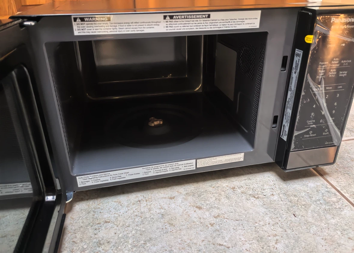 Brand New Panasonic NN-SG458S Microwave – Never Used - photo 5