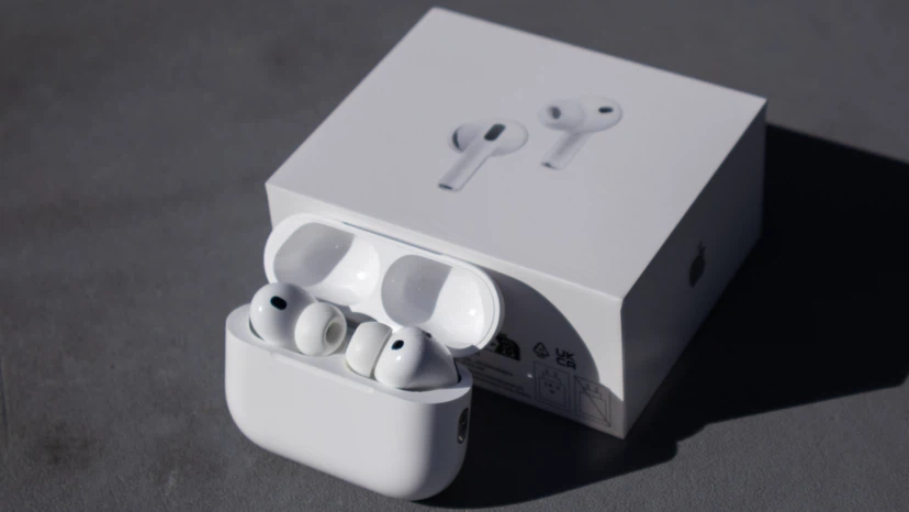 Apple AirPods Pro (2nd Gen) with Charging Case - photo 3