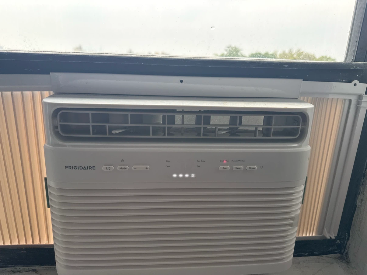 Frigidaire 5,000 BTU Window Air Conditioner - photo 3