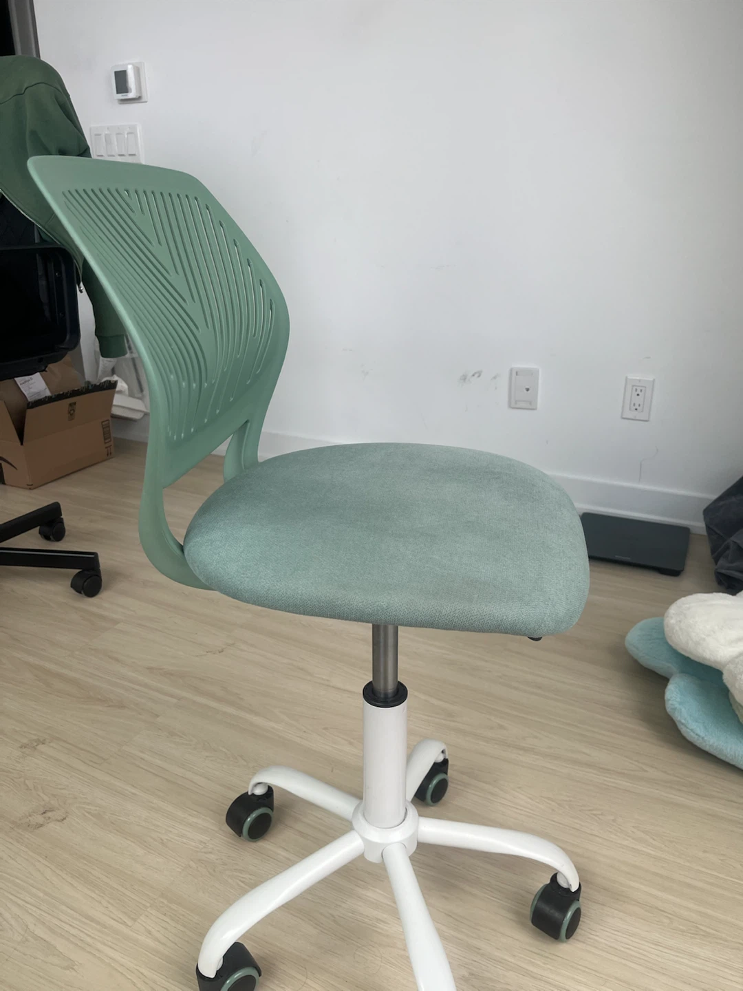 Green Swivel Office Chair - photo 2