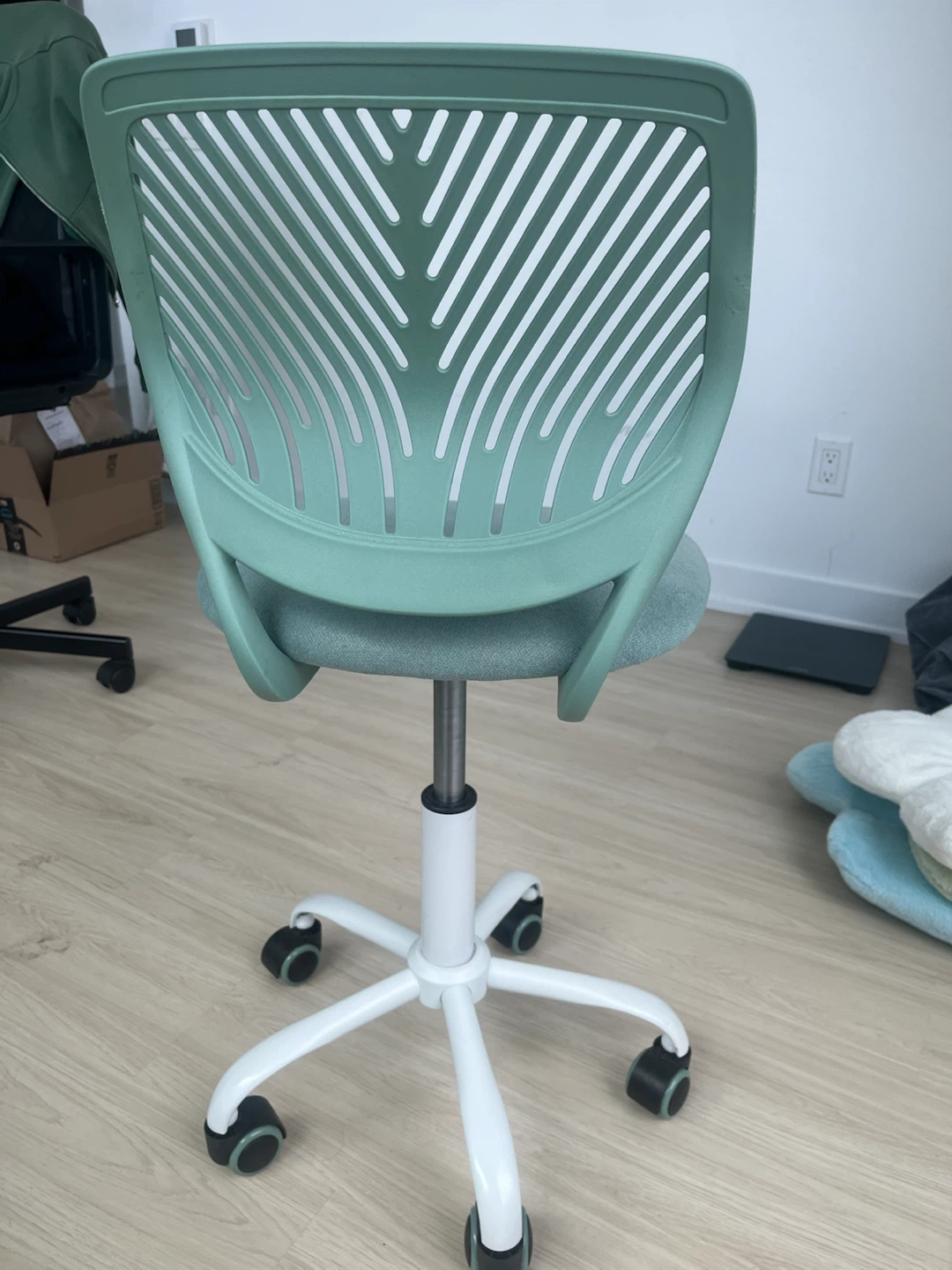 Green Swivel Office Chair - photo 3
