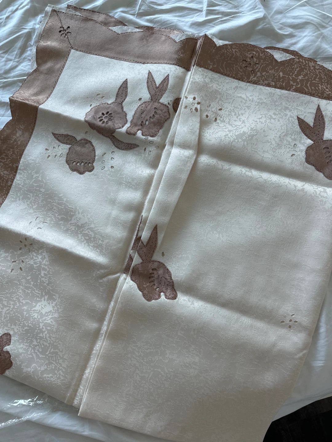 Vintage Floral Embroidered Tablecloth - photo 3
