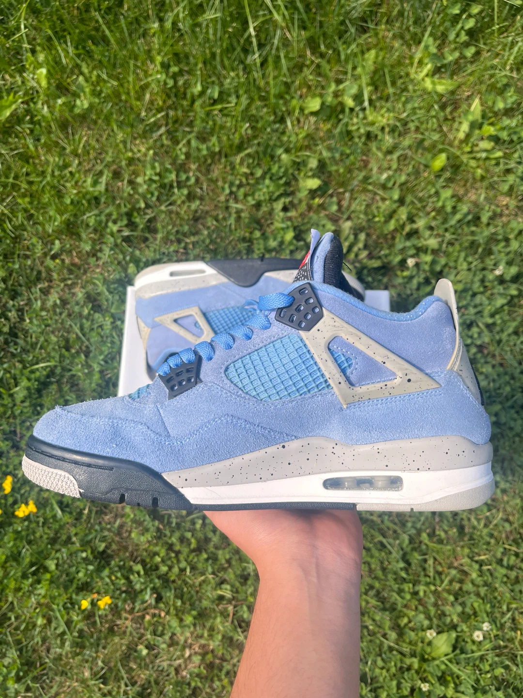 Jordan 4 unc (SIZE 9.5M)