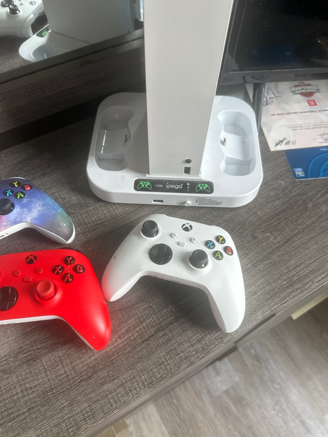 Xbox series s with 3 controllers and a cooler/fan - photo 3