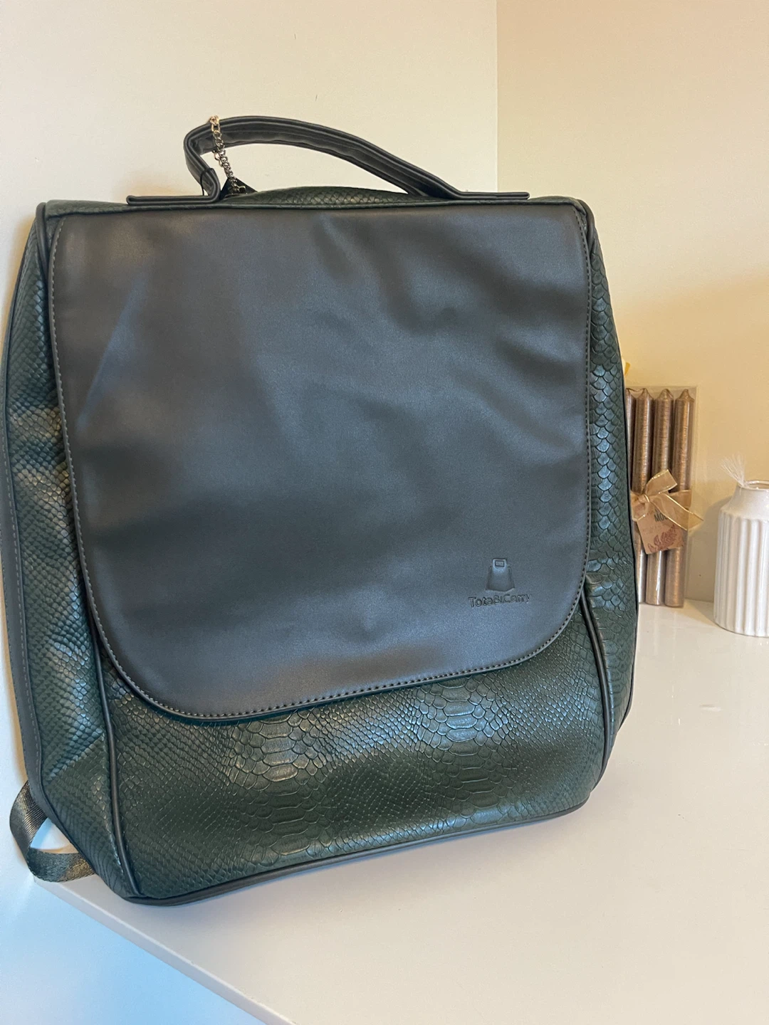 Tote&Carry Green Snake Print Backpack - photo 5