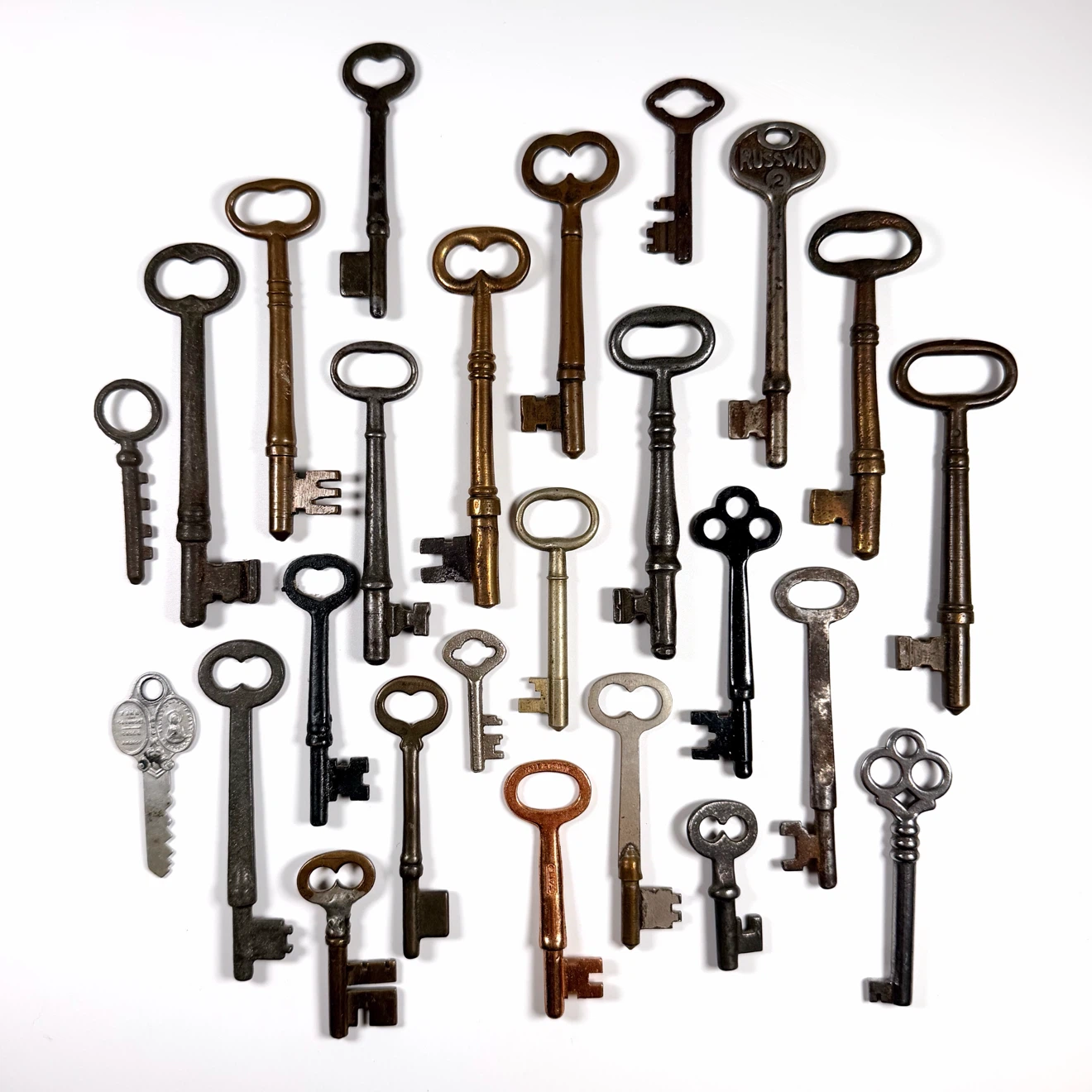 25x Vintage Skeleton Keys