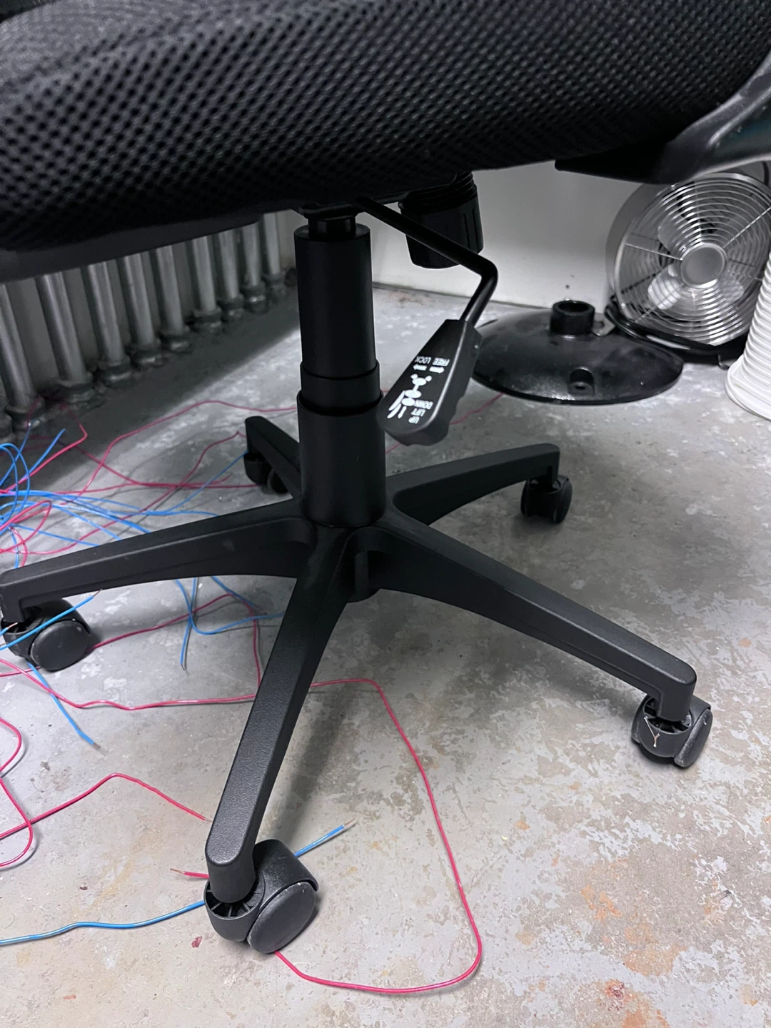 Black Mesh Office Chair - photo 4